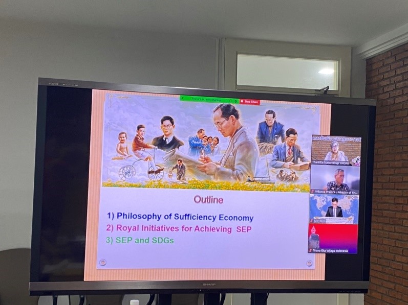 ORDPB Representative Giving a Briefing for the Participants of the Online International Training Programme on “The Next Normal with Sufficiency Economy Philosophy towards a Sustainable Development” 