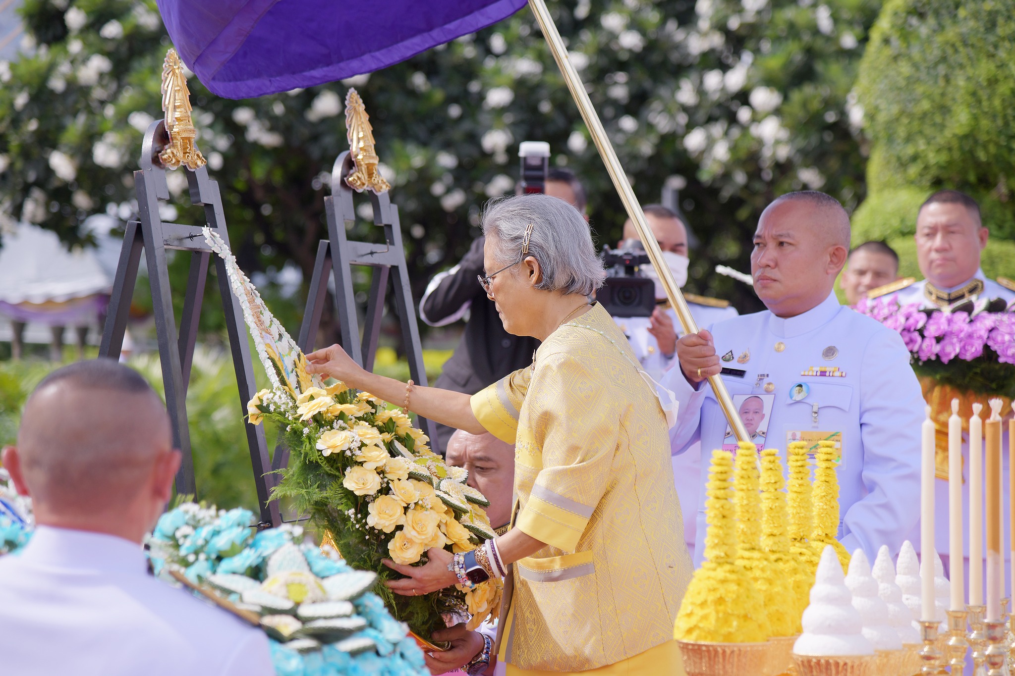 วันจันทร์ที่ 9 มิถุนายน 2568 สมเด็จพระกนิษฐาธิราชเจ้า กรมสมเด็จพระเทพรัตนราชสุดา ฯ สยามบรมราชกุมารี เสด็จพระราชดำเนินแทนพระองค์ไปทรงวางพวงมาลาถวายราชสักการะ พระบรมราชานุสาวรีย์ พระบาทสมเด็จพระปรเมนทรมหาอานันทมหิดล พระอัฐมรามาธิบดินทร