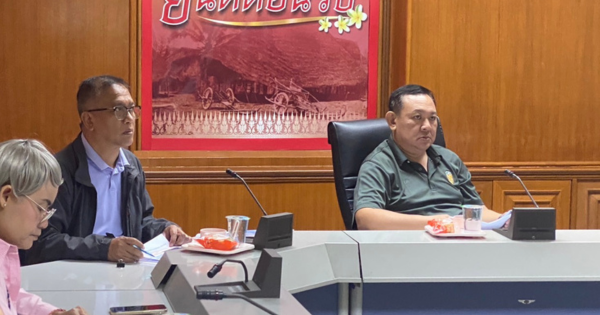 รองเลขาธิการ กปร. พร้อมด้วยที่ปรึกษาด้านการพัฒนาฯ และเจ้าหน้าที่กองประสานงานโครงการพื้นที่ 5 ประชุมหารือแนวทางการดำเนินงานโครงการพัฒนาแหล่งน้ำในพื้นที่โครงการตามพระราชประสงค์หุบกะพง อำเภอชะอำ จังหวัดเพชรบุรี ณ ห้องประชุมโครงการตามพระราชประสงค์หุบกะพง 