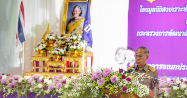องคมนตรี ติดตามการดำเนินกิจกรรมในโครงการพระราชดำริ ที่จังหวัดเพชรบุรี 