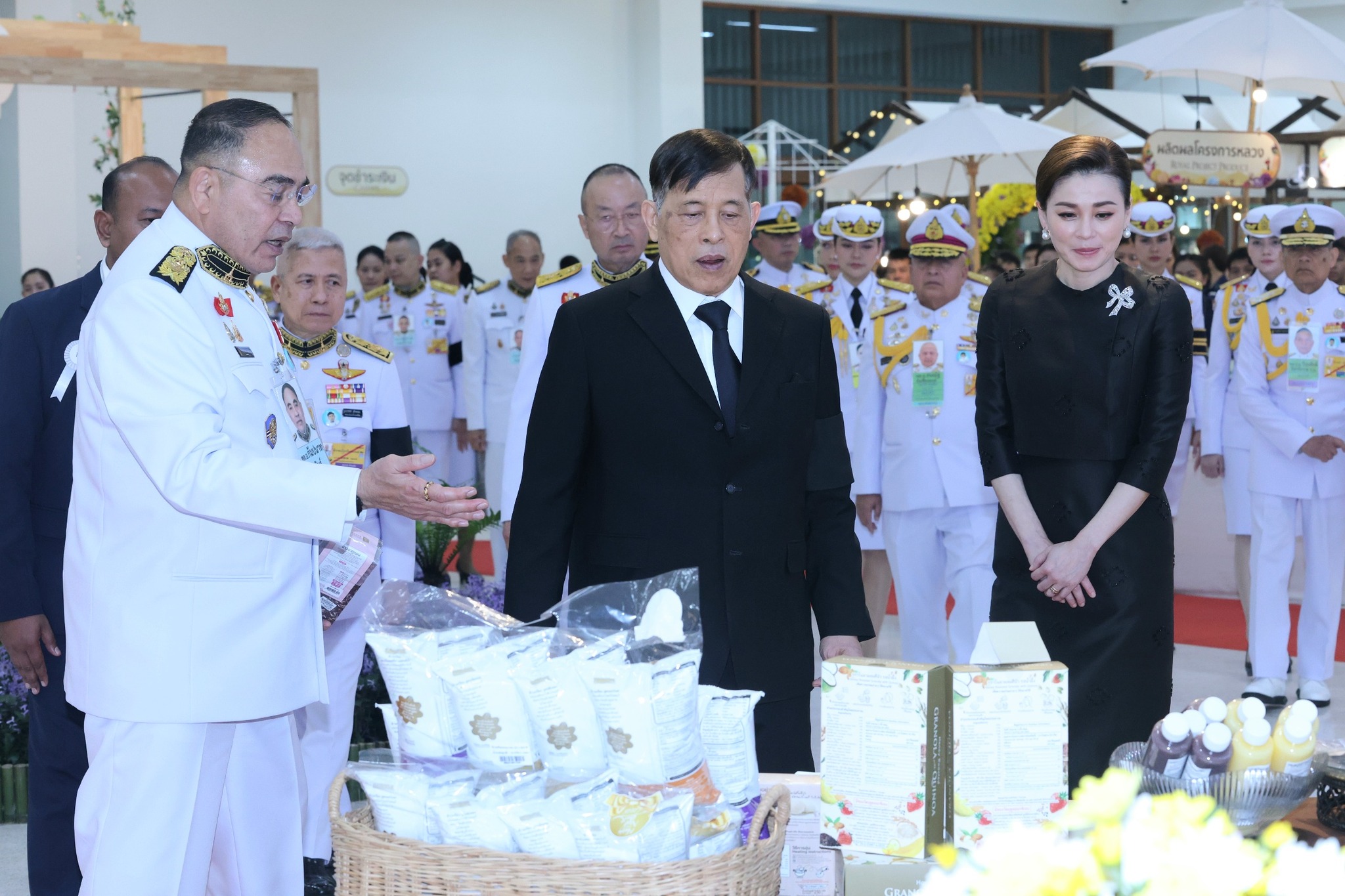 วันจันทร์ที่ 1 ธันวาคม 2568 เวลา 18.00 น. พระบาทสมเด็จพระเจ้าอยู่หัว และสมเด็จพระนางเจ้า ฯ พระบรมราชินี เสด็จพระราชดำเนินไปทรงเปิดอาคารเรียนรู้เฉลิมพระเกียรติ 72 พรรษา และงาน “โครงการหลวง 2568” ณ ศูนย์วิจัยและพัฒนาการเกษตรโครงการหลวง ตำบลแม่เหียะ อำเภอเมืองเชียงใหม่ จังหวัดเชียงใหม่