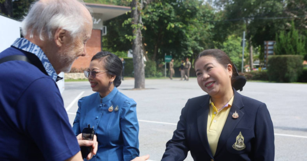 เลขาธิการ กปร. ร่วมต้อนรับคณะทูตและกงสุลต่างประเทศประจำประเทศไทยพร้อมคู่สมรส ณ ศูนย์ศึกษาการพัฒนาภูพานอันเนื่องมาจากพระราชดำริ จังหวัดสกลนคร