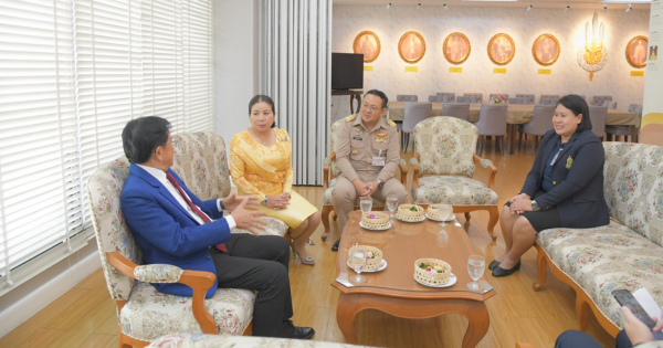 มิตรภาพ  ไทย  - ลาว  ฮักแพง มั่นยืน ตลอดไป