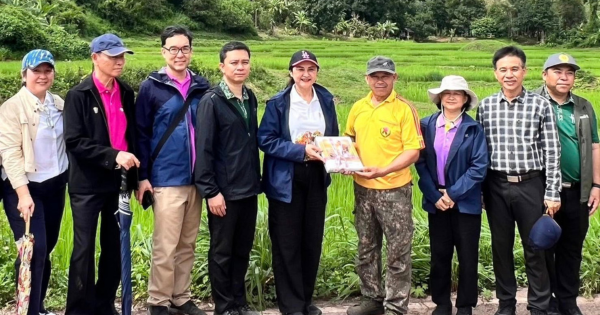 สำนักงาน กปร. ติดตามโครงการพัฒนาและรณรงค์การใช้หญ้าแฝกอันเนื่องมาจากพระราชดำริ และพื้นที่ประสบอุทกภัยดินถล่ม ในพื้นที่จังหวัดอุตรดิตถ์ 